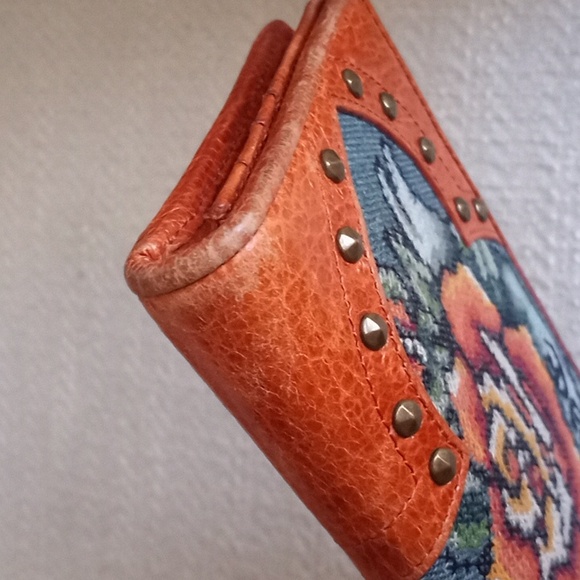 Isabella Fiore Love Wallet 🧡 - Picture 7 of 8